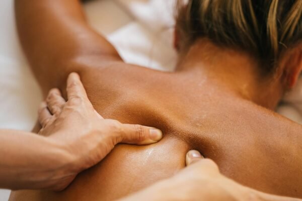 Aceites de masaje: Relájate y revitalízate con un tratamiento de spa en casa