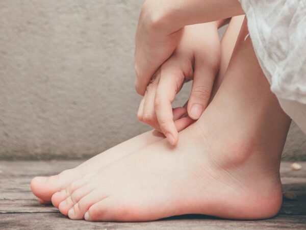 Cuidado de manos y pies: Tips para mantenerlos suaves y bien cuidados todo el año