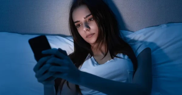 Era digital, piel digital- ¿necesito protector solar frente a la pantalla?